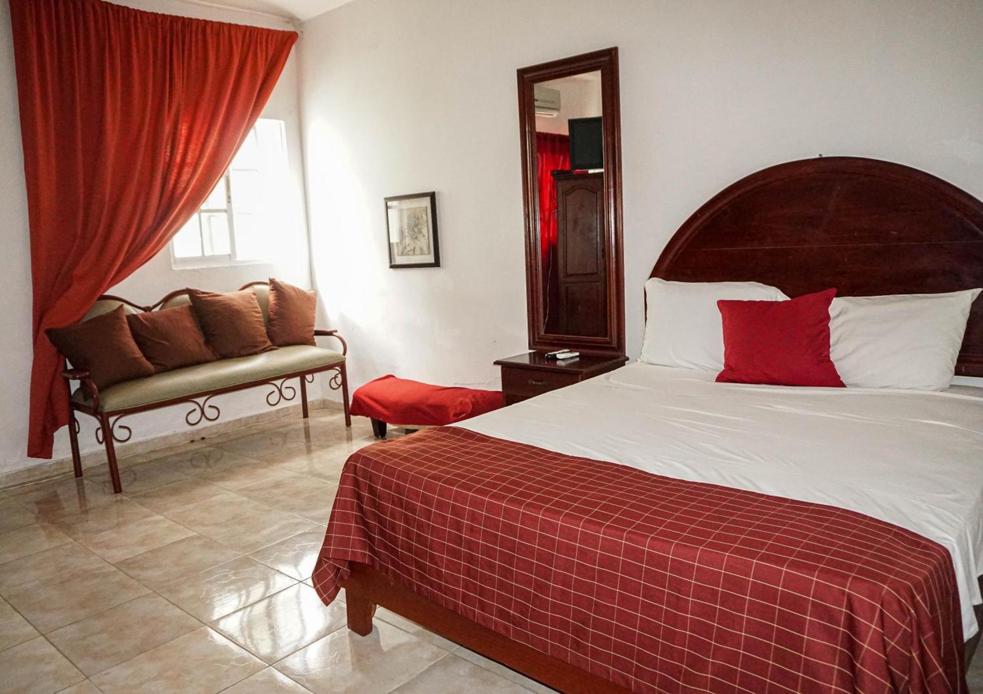 Hotel Nuevo Amanecer El Catey Extérieur photo